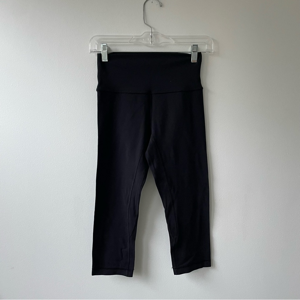 Black Lululemon crop